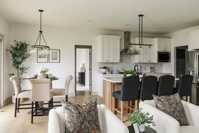 Foto del edificio - EXECUTIVE RANCH!! 4 Bed, 3 Bath Home in Waukee
