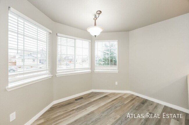 Foto del edificio - 5566 Vermillion Bluffs Dr