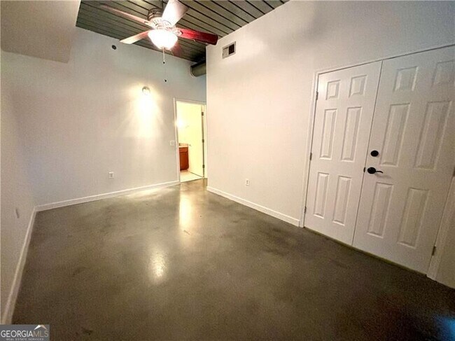 Building Photo - 620 Glen Iris Dr NE