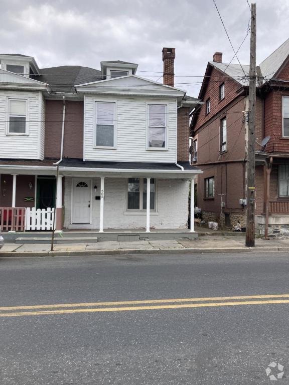 Building Photo - 305 S 8th St