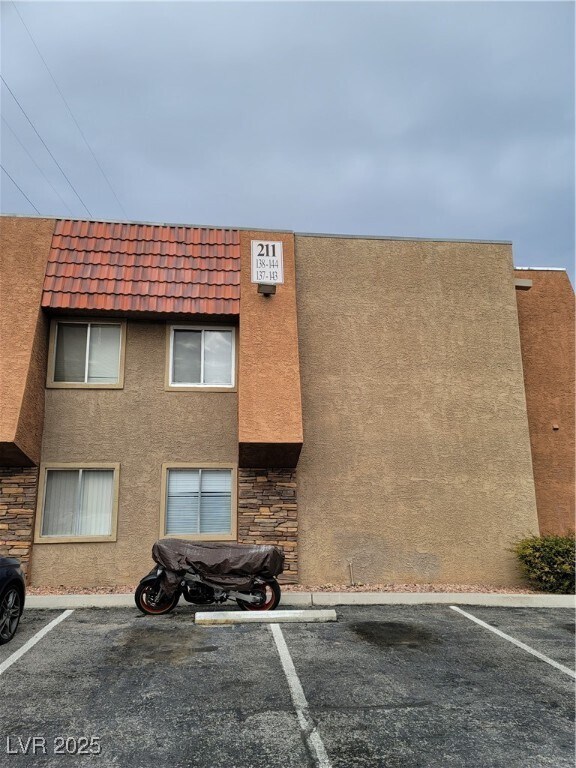Building Photo - 5121 River Glen Dr