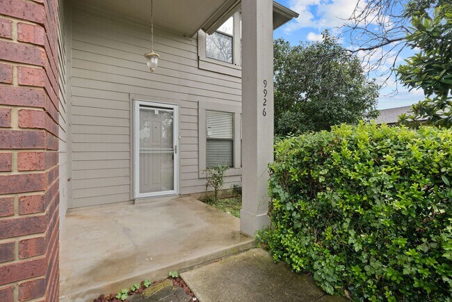 Building Photo - 9926 Trendwood