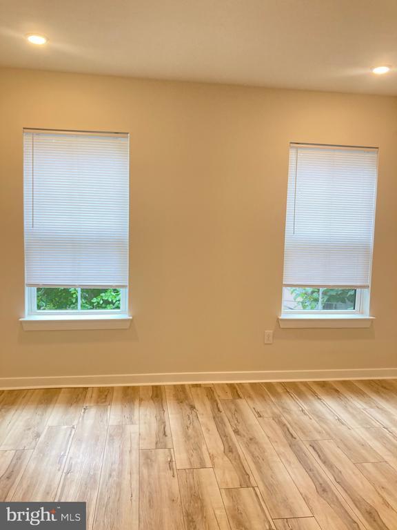 Foto del edificio - 2551 N Front St