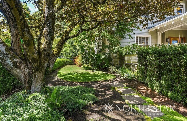 Foto del edificio - Live in a National Historic Home