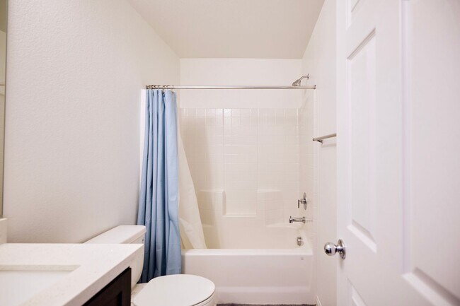 Building Photo - Henderson Townhome for rent