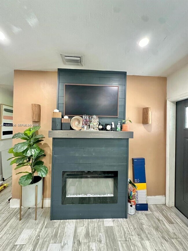 Foto del edificio - 651 E 38th St