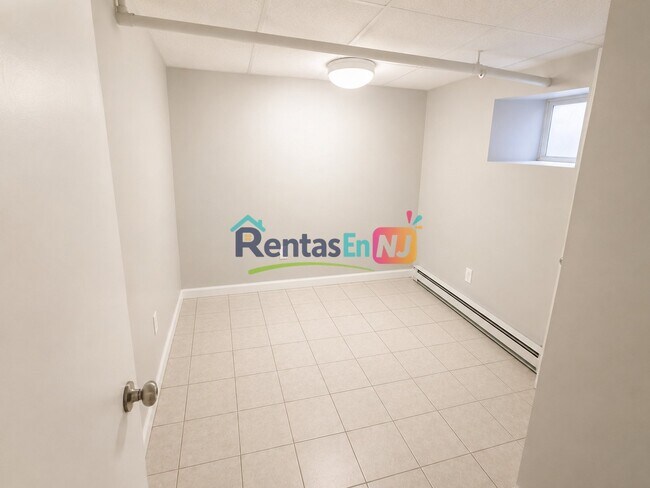 Foto del edificio - 279 Goldsmith Ave