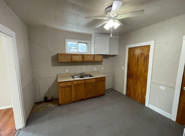 Foto del edificio - 3413 E 72nd St