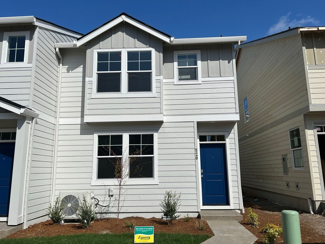 Foto principal - FREE RENT!! NEWER HOME IN EZ LIVING COMMUN...