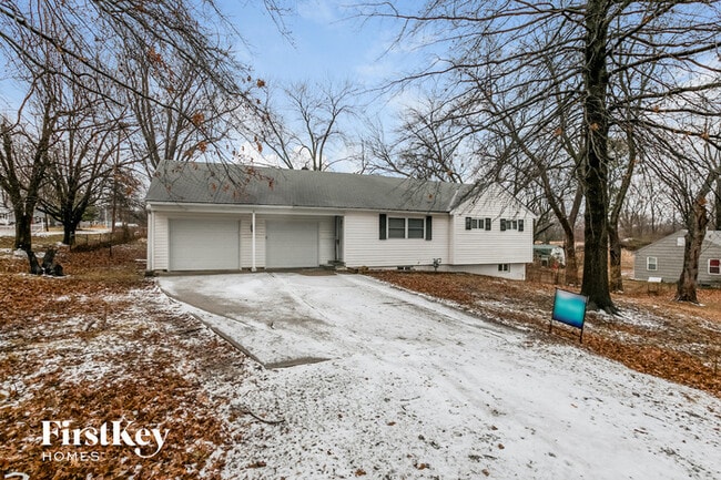 Building Photo - 2 NE Ferrell Ln