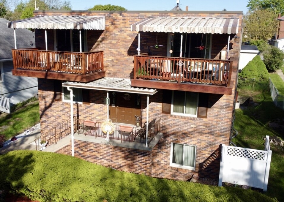 Foto del edificio - 98 Hall Ave