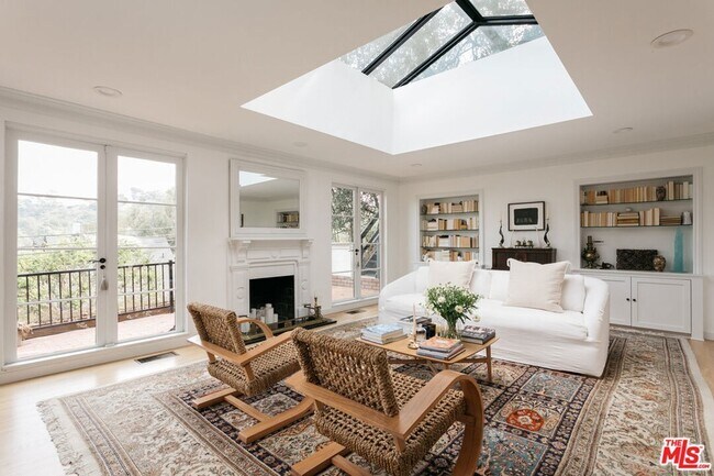 Foto del edificio - 8831 Lookout Mountain Ave