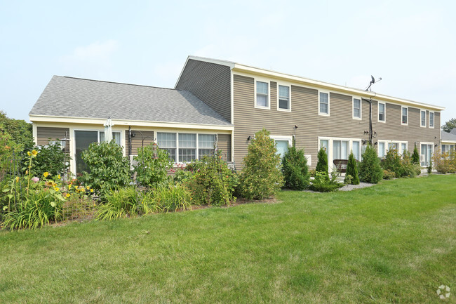 Building Photo - Fort Pike Commons