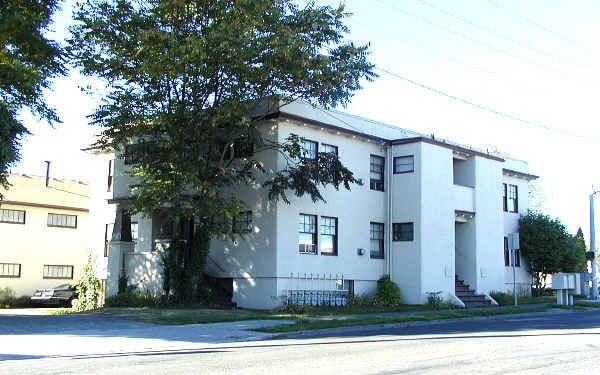Building Photo - 301 W Mcloughlin Blvd