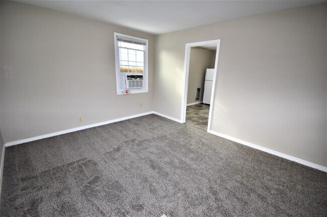 Building Photo - 936 Woody Hills Dr
