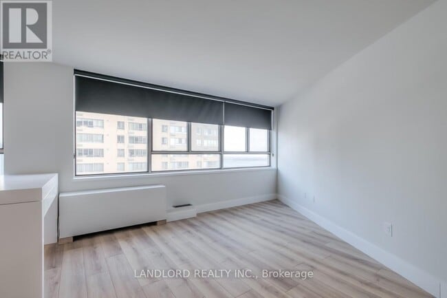 Building Photo - 270 Queens Quay W