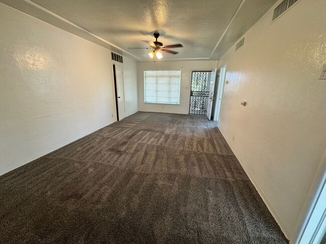 Foto del edificio - 3681-3689 N Palm Ave