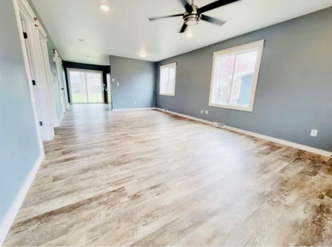 Primary Photo - 1451 Westview Dr