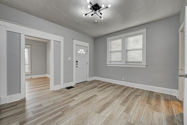 Building Photo - 812 Parkway Ave