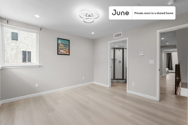 Foto del edificio - Room in Shared 5 bed/5 bath home in Boyle Heights