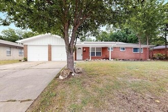 Building Photo - 3632 Venice Dr