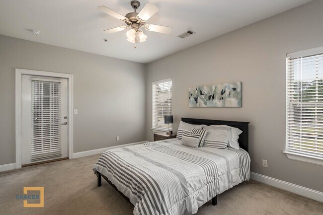 Foto del edificio - 3218 Veterans Memorial Pkwy