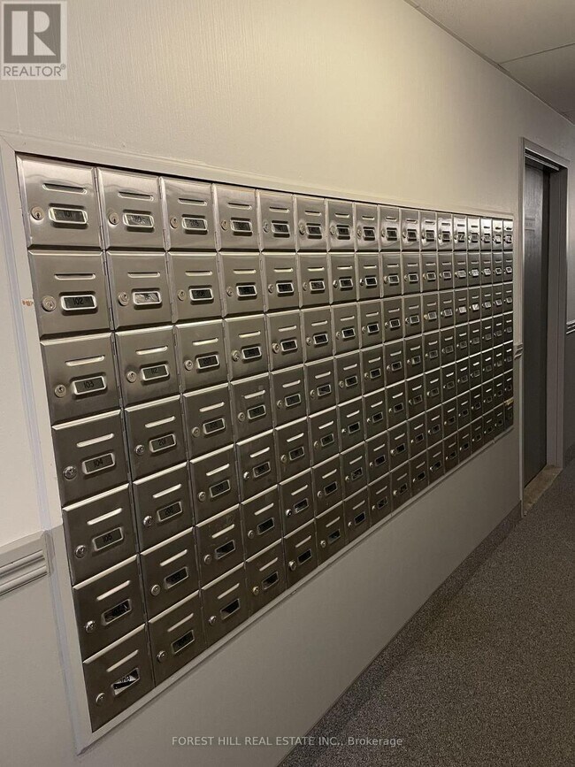 Building Photo - 1600 Adelaide St