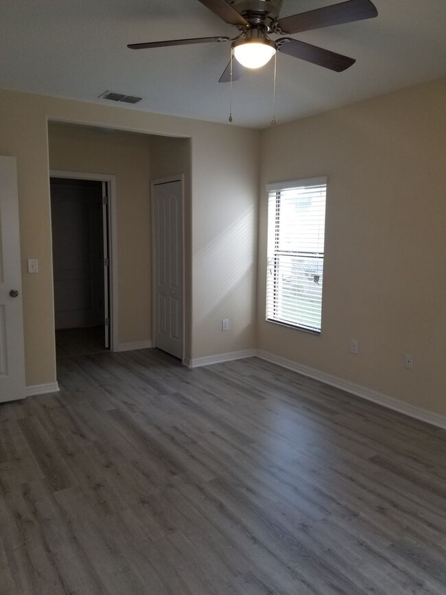 Building Photo - Beautiful  home located in the  gated comm...