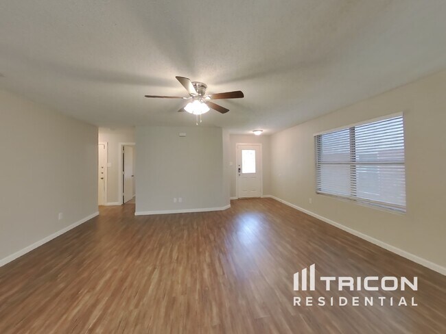 Foto del edificio - 9945 Sparrow Hawk Ln