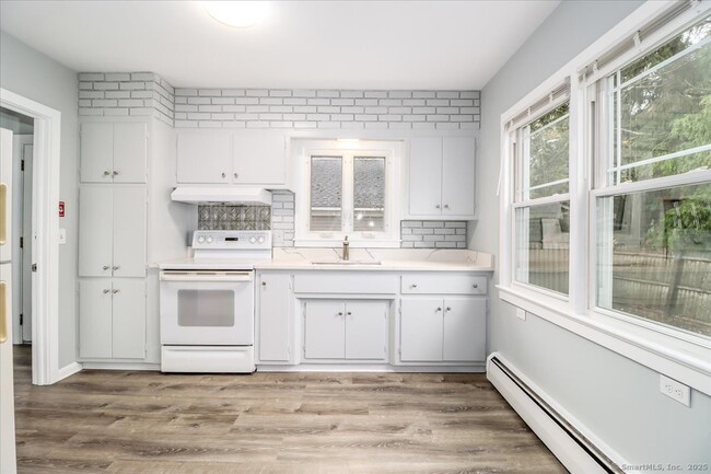 Building Photo - 9 Nicholas Square