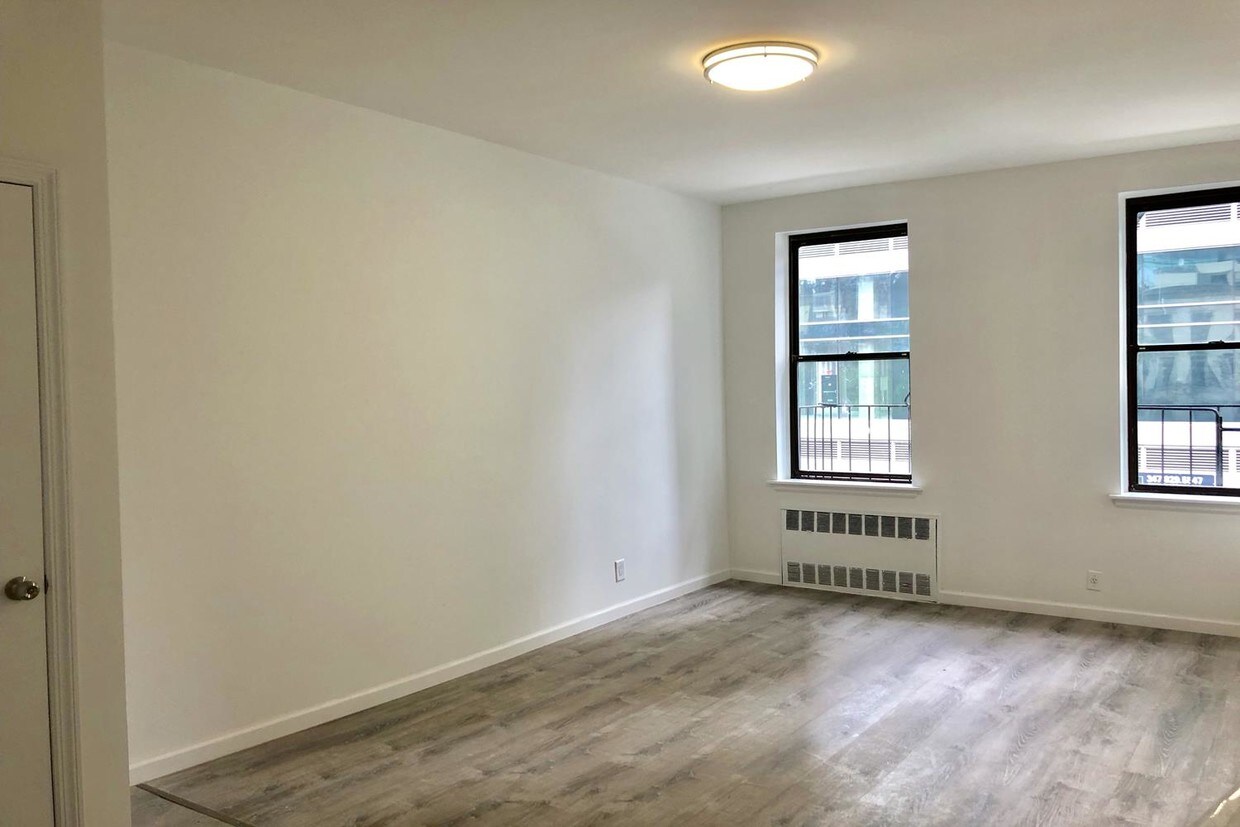 Primary Photo - 574 Ninth Avenue