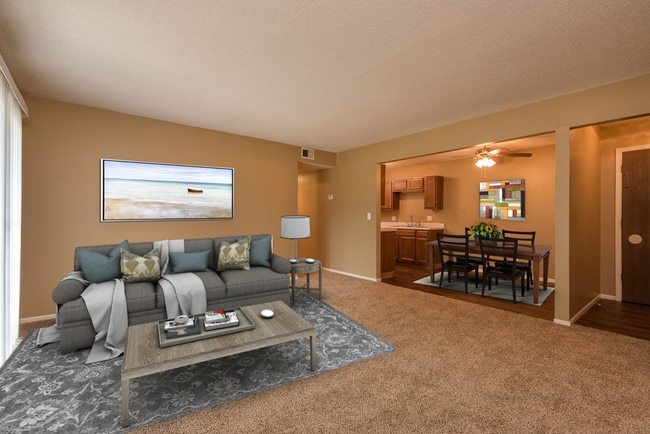 Building Photo - Spring Hill Plaza Apartments