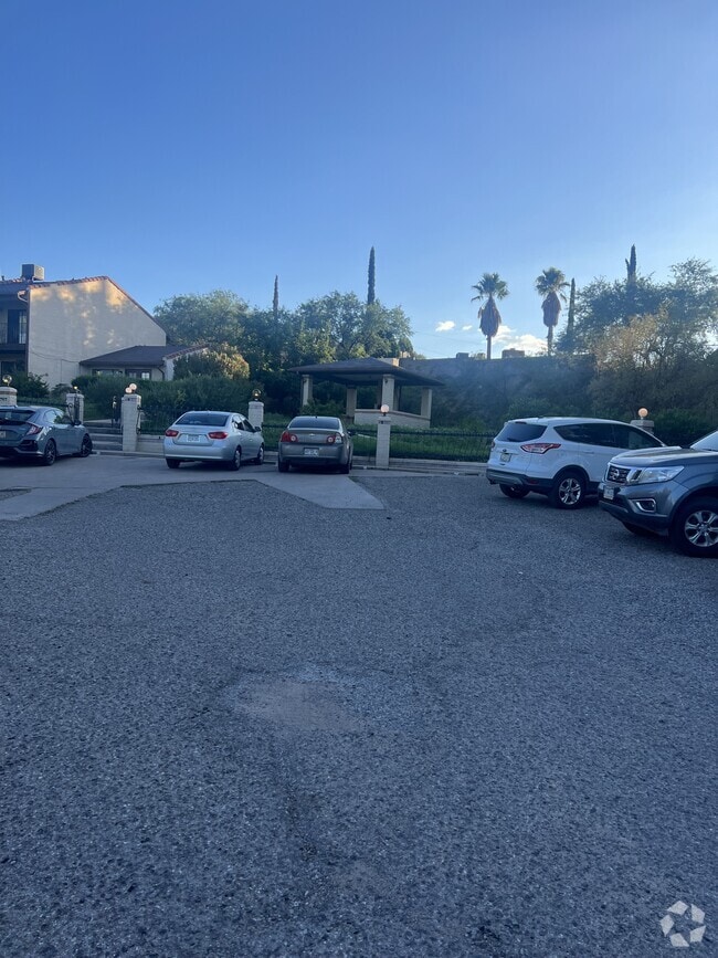 Building Photo - 793 W Mesa Verde Dr