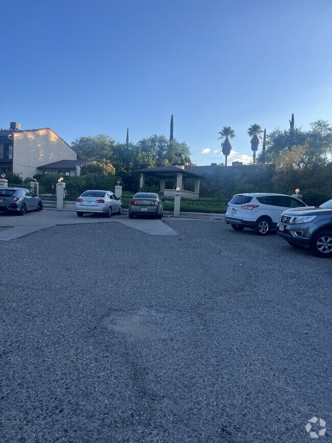 Building Photo - 797 W Mesa Verde Dr