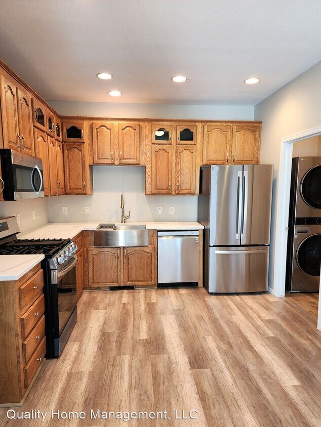Foto principal - 4 br, 3 bath House - 2104 Thompson Dr