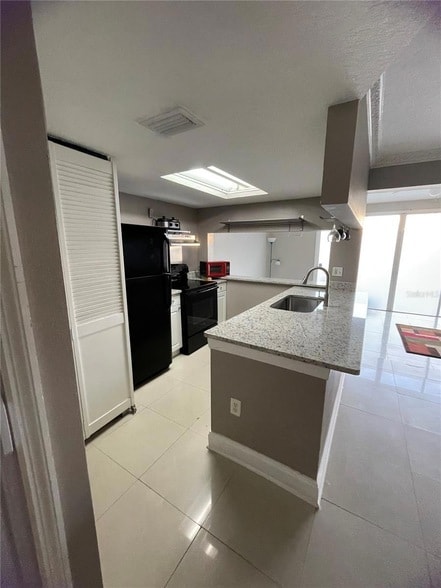 Building Photo - 352 Caribbean Dr