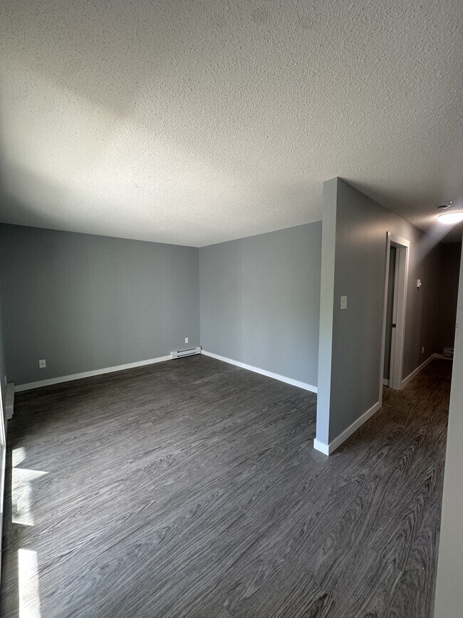 Building Photo - 3030 McGill Crescent