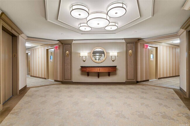 Foto del edificio - 1 Bay Club Dr