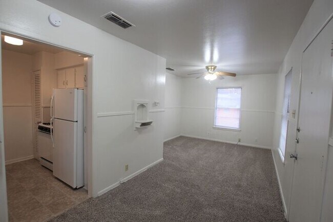 Foto del edificio - Coming Soon! Adorable 1 bedroom 1 bath in ...