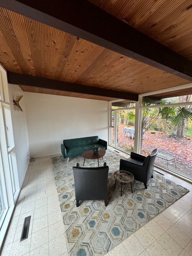 Foto del edificio - 3210 Agate St