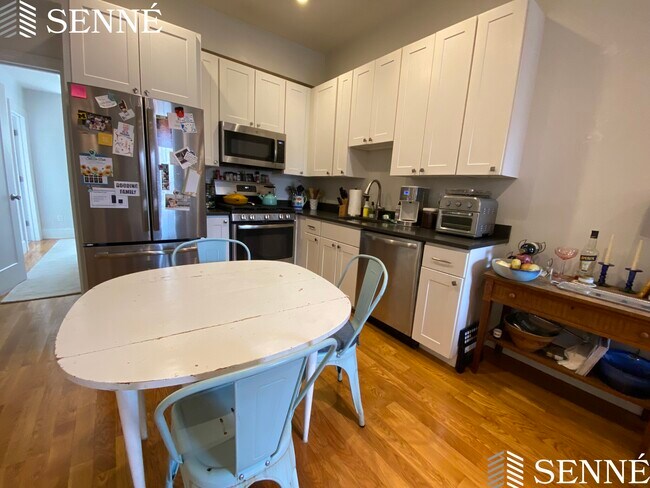 Building Photo - 194 Central St