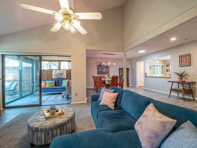 Foto del edificio - 3610 Claburn Dr