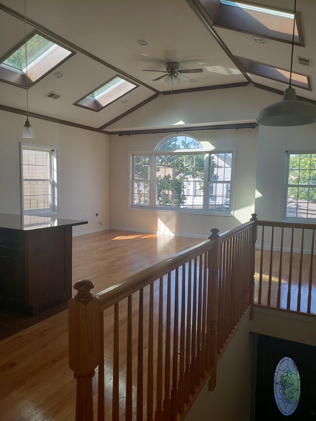 Foto del edificio - 213 Pearsall Ave