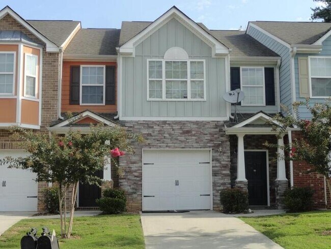 Building Photo - Very Spacious 3b/2.5b Townhome