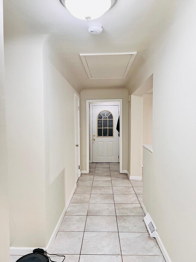 Foto del edificio - 25323 Orchard Lake Rd