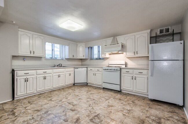 Building Photo - 500 Washington Dr