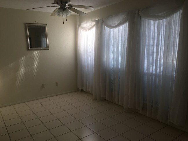 Foto del edificio - 4388 Rayfield Dr