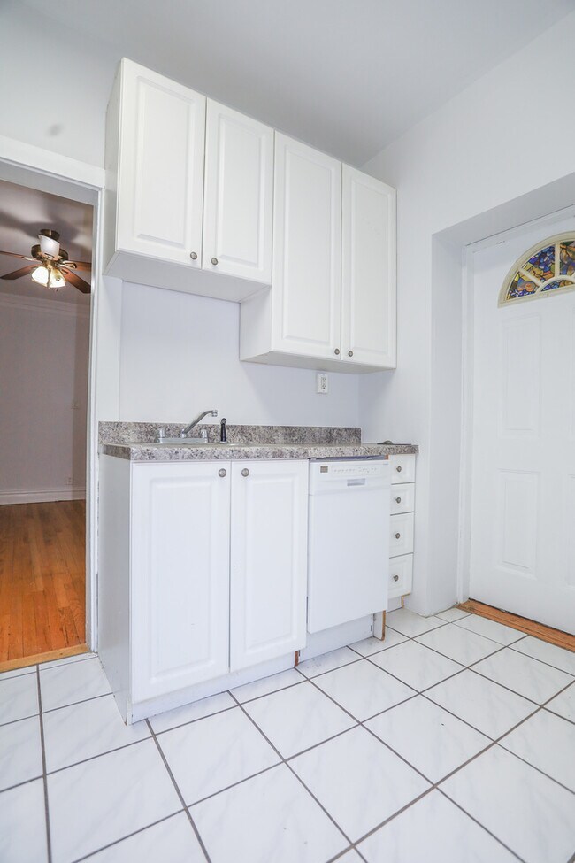 Building Photo - 442 W Arlington Pl