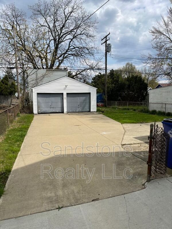 Building Photo - 3821-3823 W 134th St