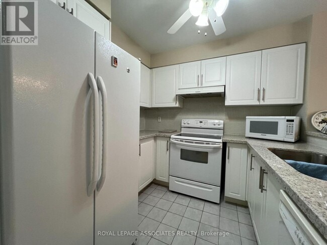 Photo du bâtiment - 2177-2177 Burnhamthorpe Rd W